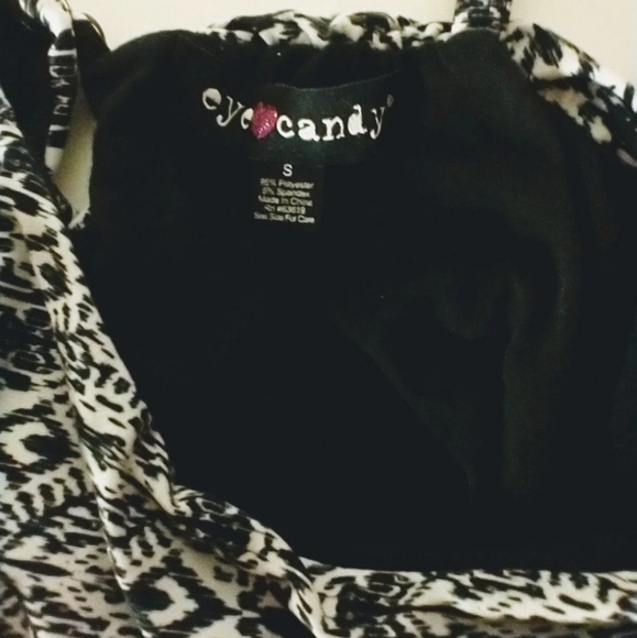 Romper Eye Candy Size Small Soft, Lined Pockets, Adjustable Straps - Picture 6 of 7